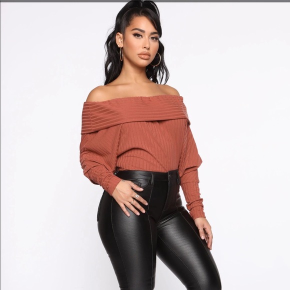 Off the shoulder top - Picture 3 of 4